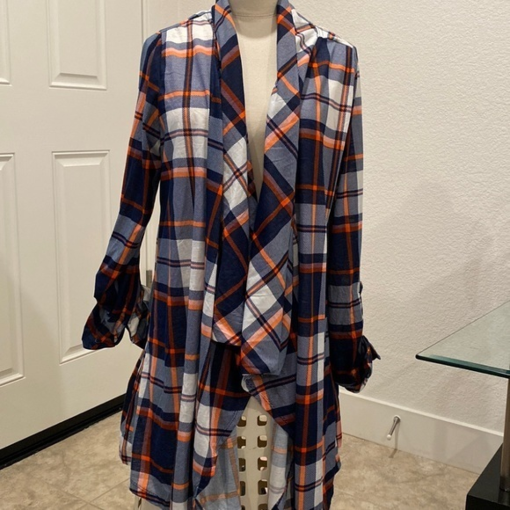 NEW York Laundry 100 % polyester chackard cardigan
